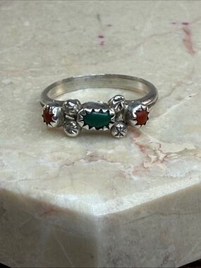 Navajo Indian Sterling Silver Green and Red Stone Floral Accent Ring, Size 7